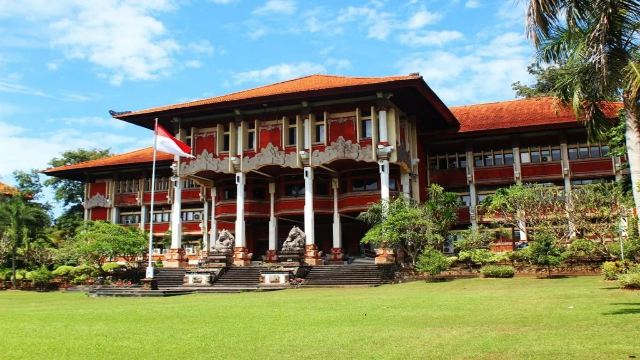 Potret Lengkap Universitas Udayana sebagai Pusat Pendidikan dan Budaya